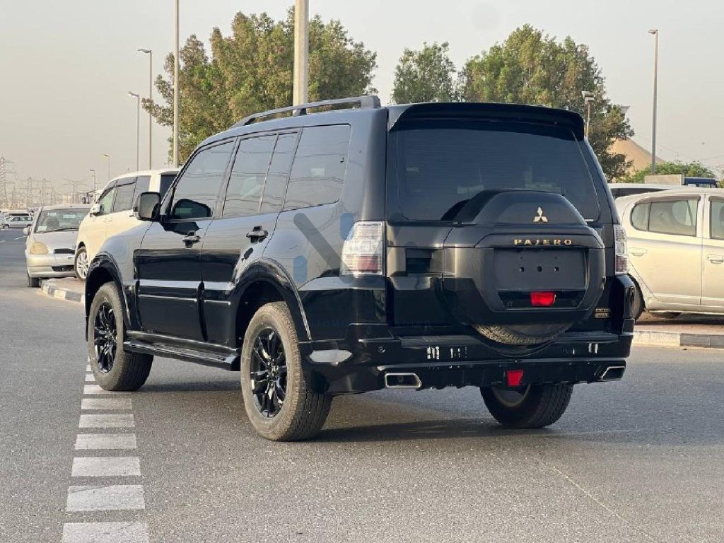 Mitsubishi Pajero Signature PAJEROSIGNATURE Black Black 2020 04 1024x768