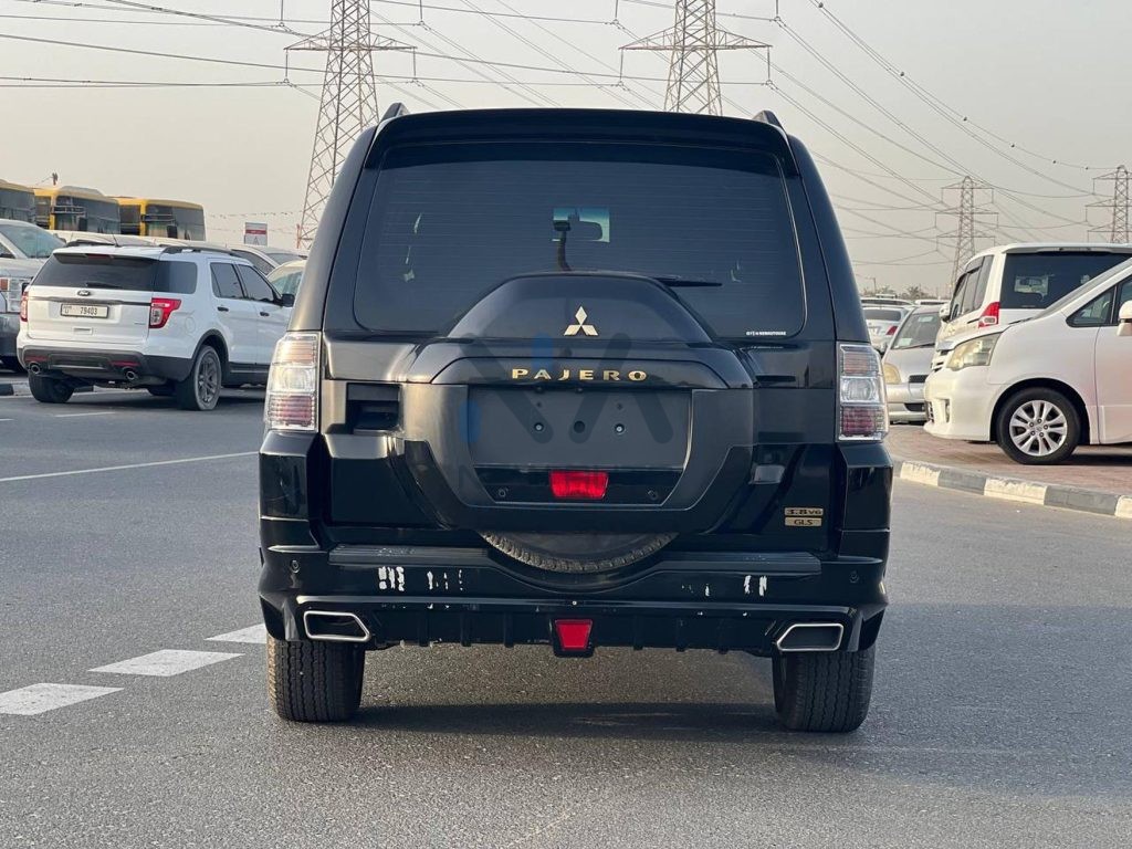 Mitsubishi Pajero Signature PAJEROSIGNATURE Black Black 2020 05 1024x768