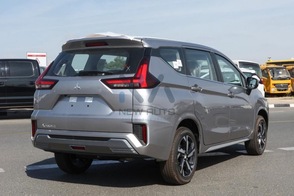 Mitsubishi Xpander High Line XPANDERHIGHLINE Silver Black 2023 04 1024x683