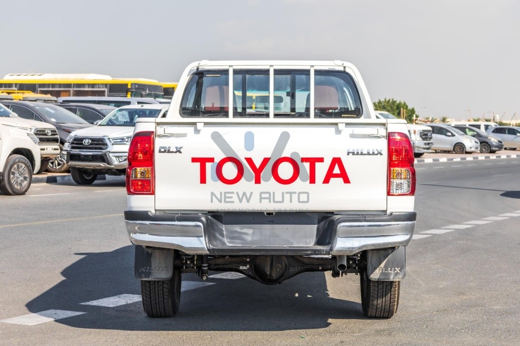 Hilux DLX E HLX27 DLXE White Red 2022 05 1024x683