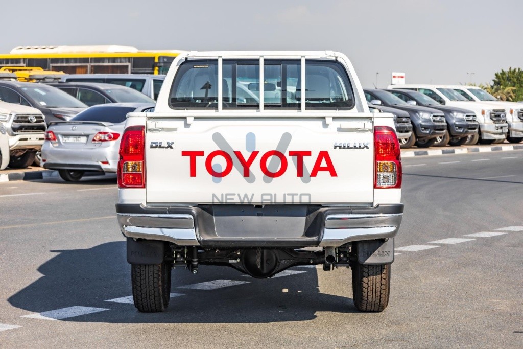 Hilux DLX G HLX24 DLXG White Black 2023 05 1024x683