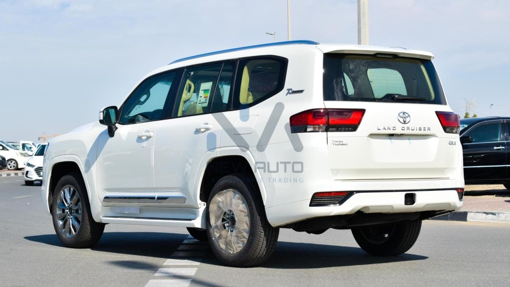 Land Cruiser 300 GXR 3 LC35 GXR3 White Black 2022 04 1024x576