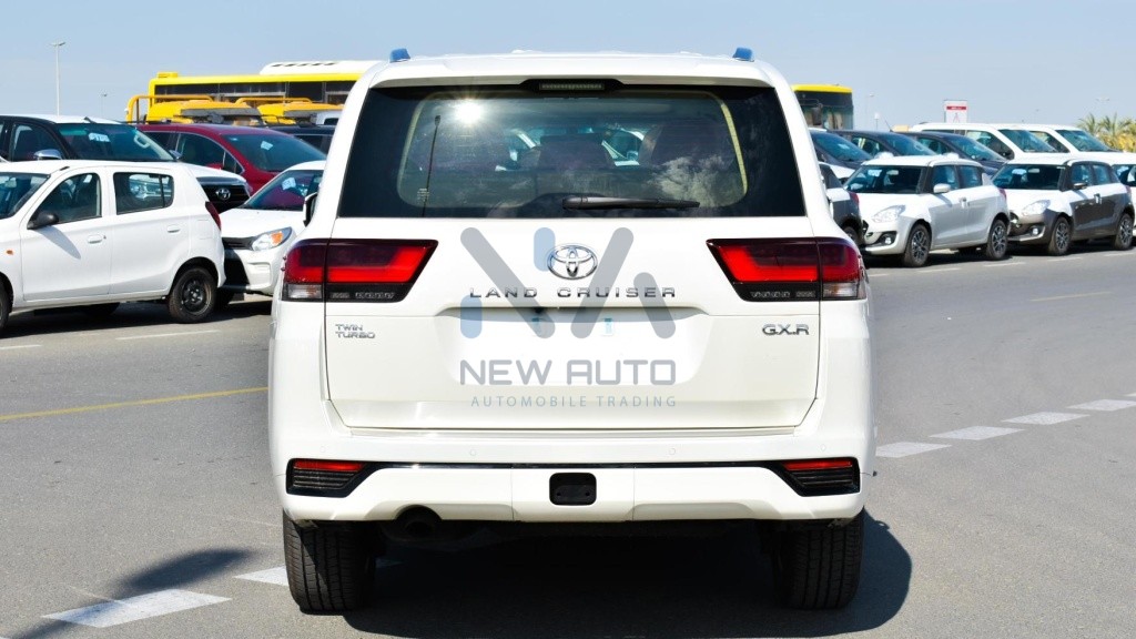 Land Cruiser 300 GXR 3 LC35 GXR3 White Black 2022 05 1024x576