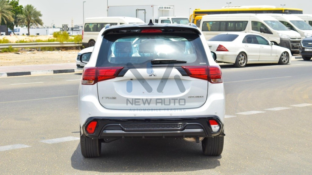 Mitsubishi Outlander Black Edition O BLACK 2.4 P 22 1 White Black 2022 05 1024x576