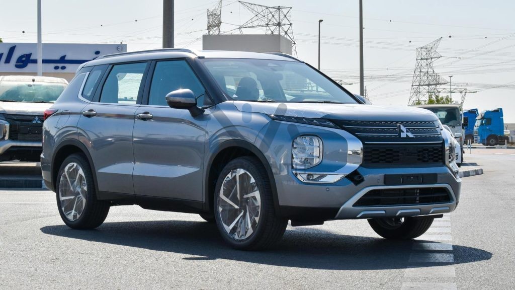 Mitsubishi Outlander High Line 2023 vehicle at New Auto FZCO