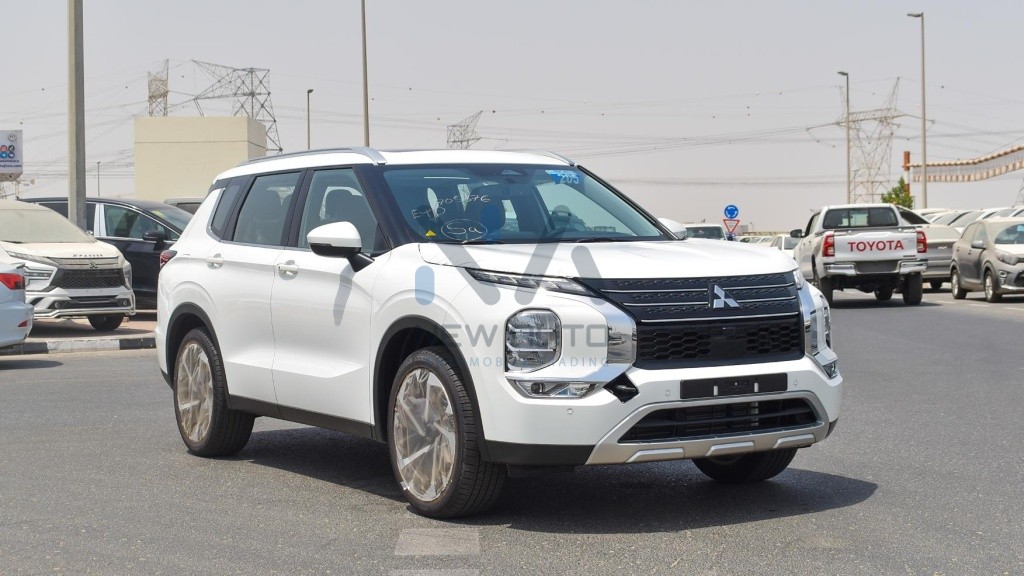 Mitsubishi Outlander High Line 2023 vehicle at New Auto FZCO