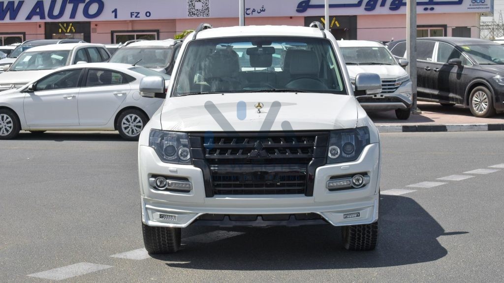 Mitsubishi Pajero Premium PAJEROPREMIUM White Beige 2020 02 1024x576
