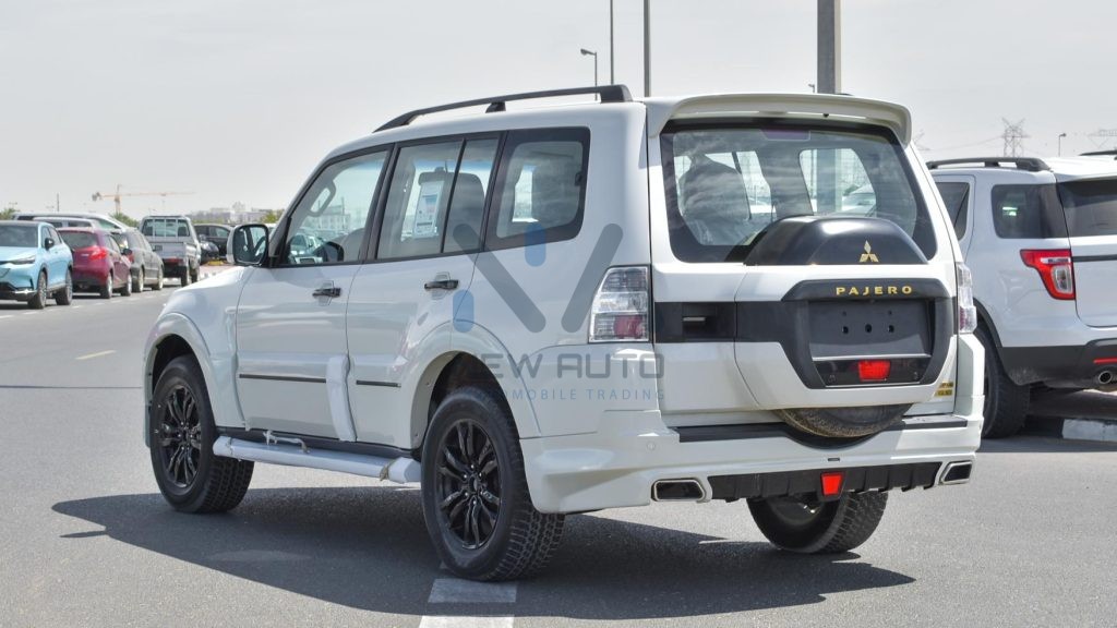 Mitsubishi Pajero Premium PAJEROPREMIUM White Beige 2020 04 1024x576