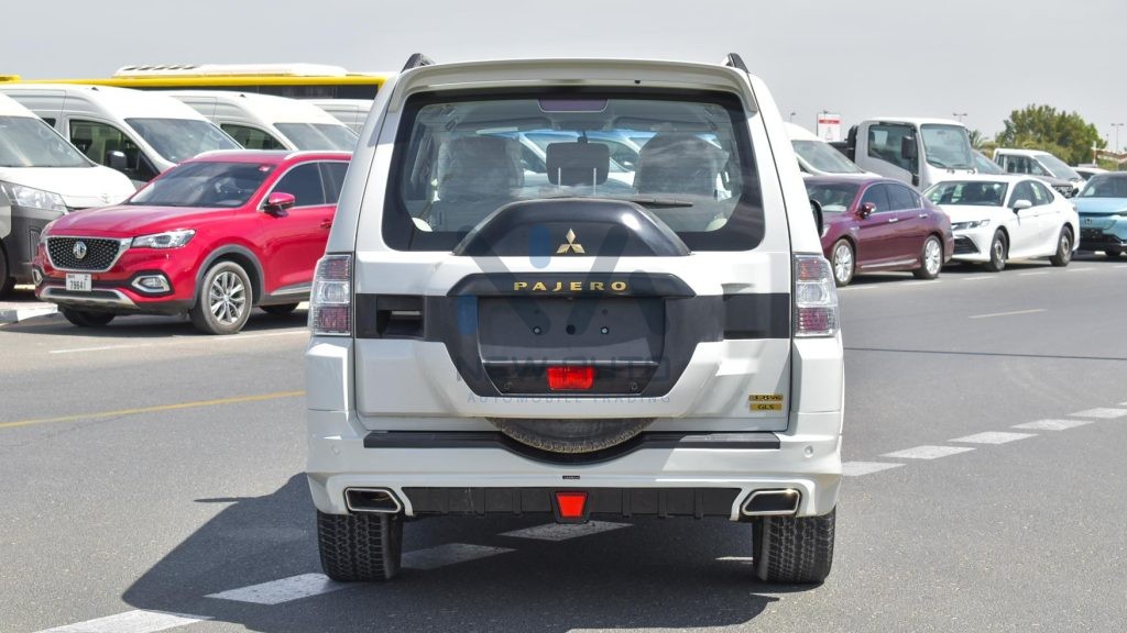 Mitsubishi Pajero Premium PAJEROPREMIUM White Beige 2020 05 1024x576