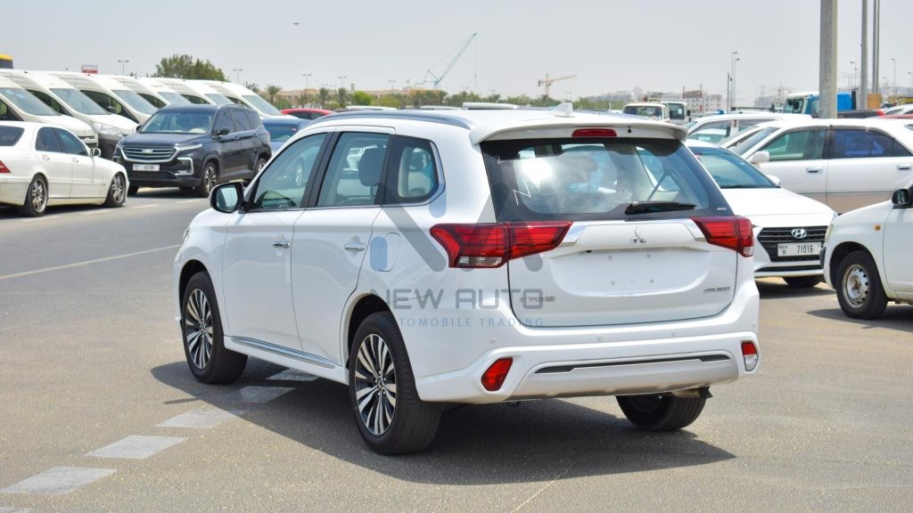 Outlander Premium O PREM 2.4 P 22 1‎ White Black 2022 04 1024x576