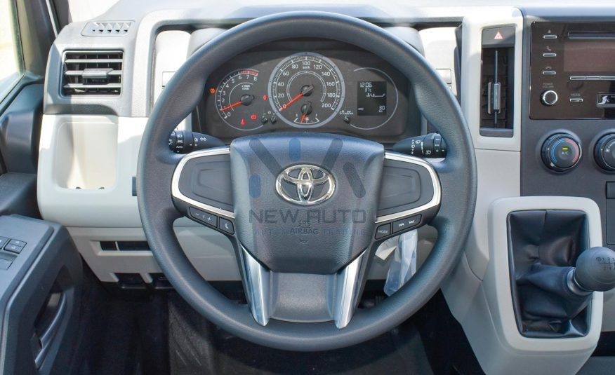 Toyota Hiace DX 2023 (HAC35-DX)