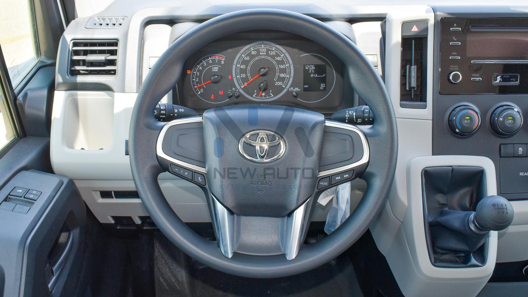 Toyota Hiace DX 2023 (HAC35-DX)