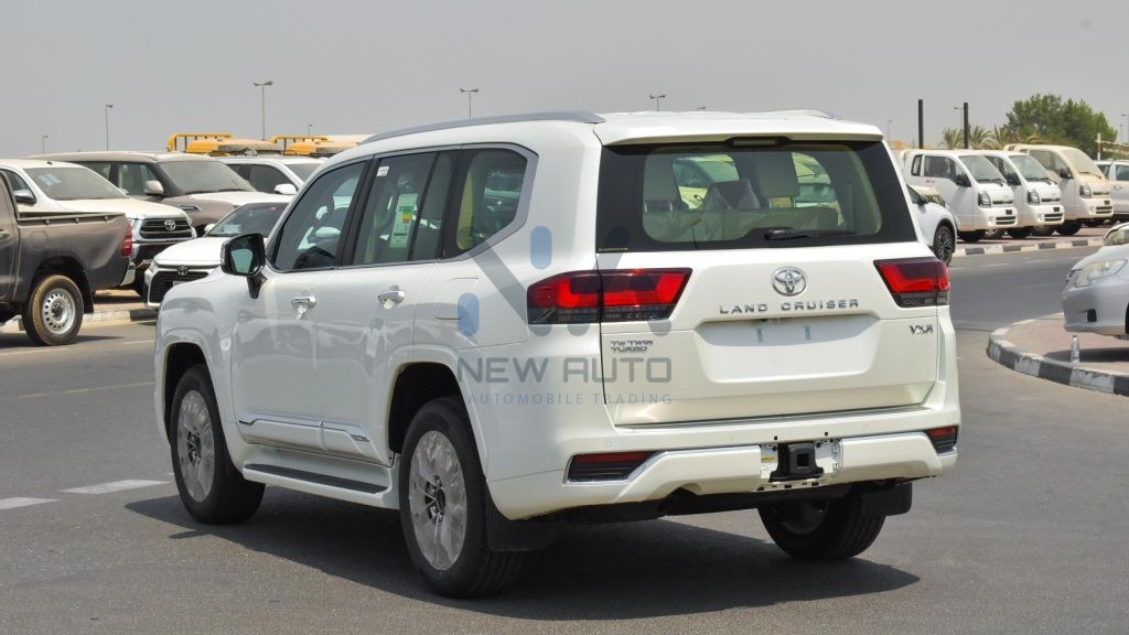 Land Cruiser 300 VXR N LC33 D 23 VXRD 1 White Beige 2023 04 1024x576