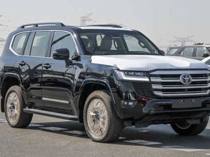 تويوتا لاند كروزر 300 VX ديزل 3.3 لتر موديل 2023، لون خارجي أسود، لون داخلي بيج