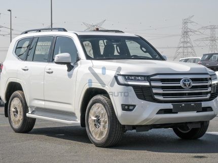 تويوتا لاند كروزر 300 VX ديزل 3.3 لتر موديل 2023، لون خارجي أبيض، لون داخلي أسود