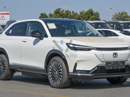 Honda E Dynamic 2023 con exterior blanco e interior negro