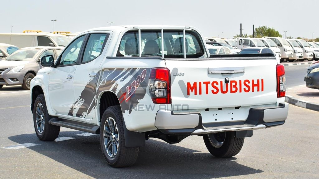 Mitsubishi L200 GLS 4WD White Black 2023 04 1024x576
