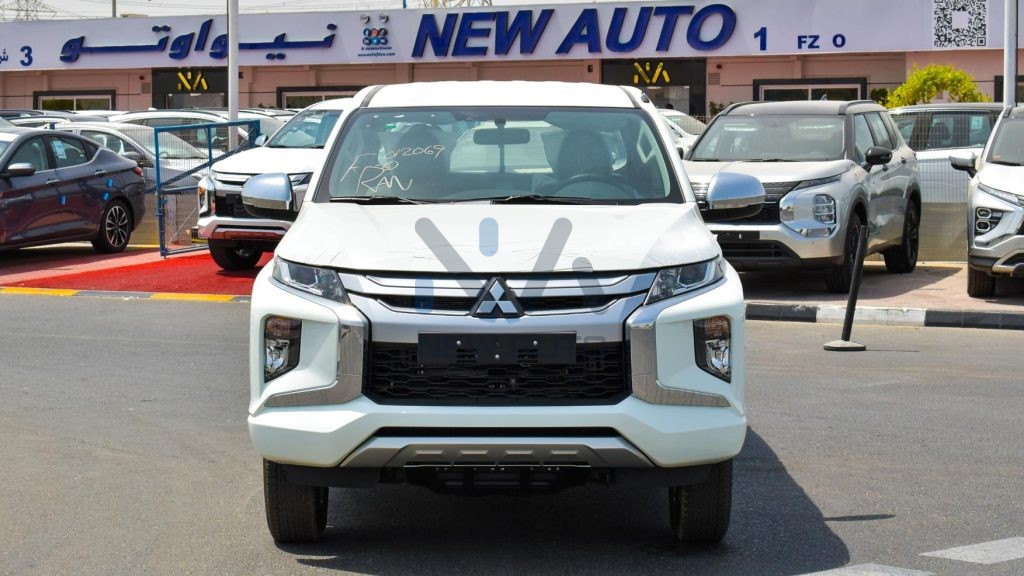 Mitsubishi L200 GLX 4WD White Black 2023 02 1024x576