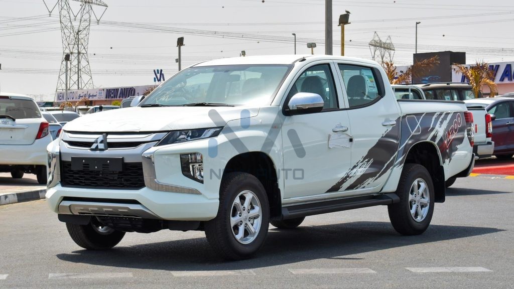 Mitsubishi L200 GLX 4WD White Black 2023 03 1024x576