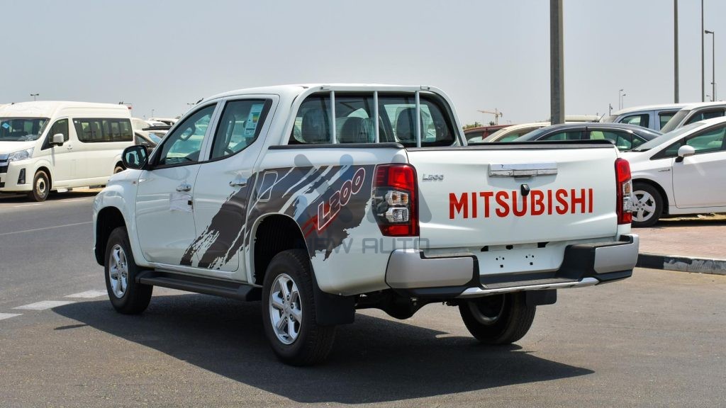Mitsubishi L200 GLX 4WD White Black 2023 04 1024x576