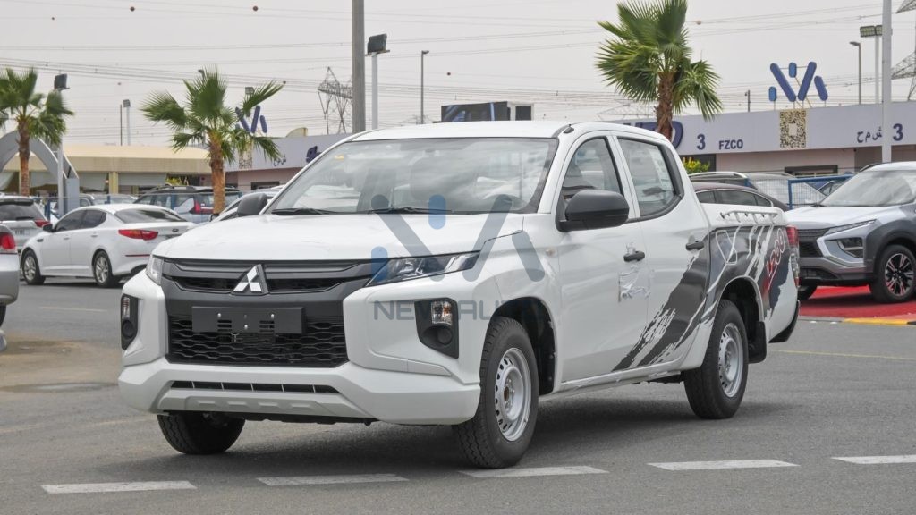 L200 2WD Petrol 2023 White Grey 03 1024x576