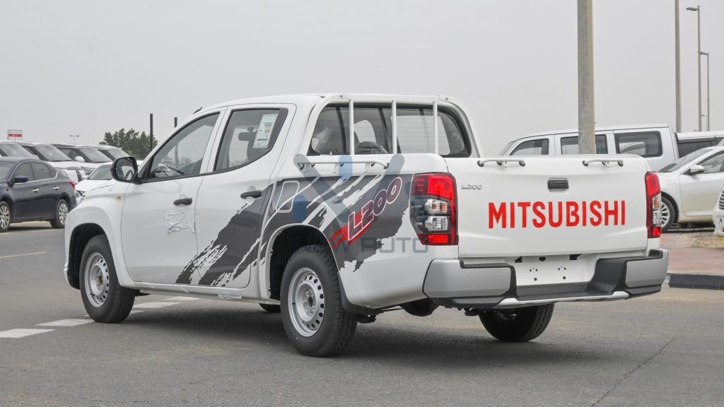 L200 2WD Petrol 2023 White Grey 04 1024x576