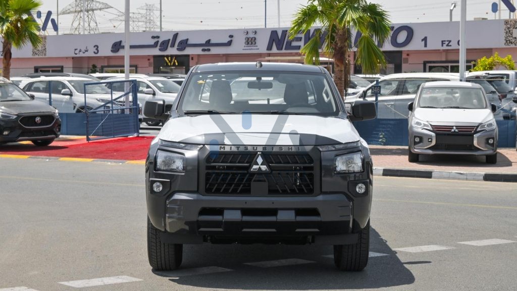 L200 Petrol 2024 Grey Black A08 02 1024x576