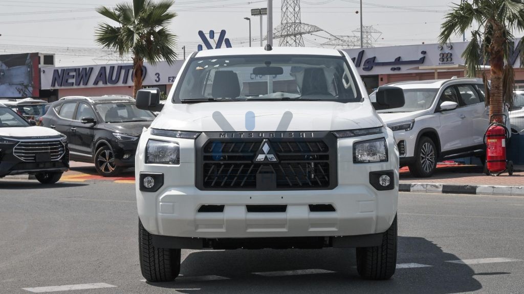 L200 Petrol 2024 White Black A08 02 1024x576