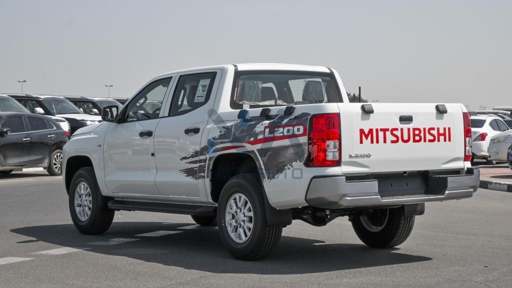 L200 Petrol 2024 White Black A08 04 1024x576