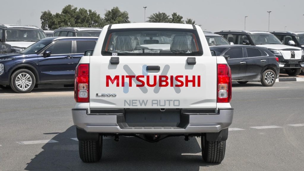 L200 Petrol 2024 White Black A08 05 1024x576