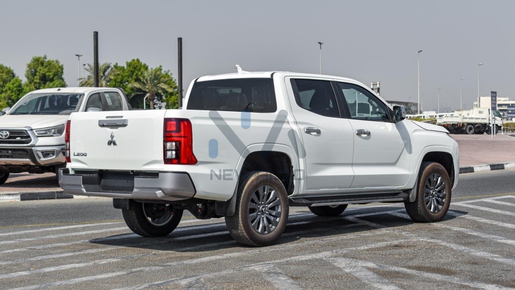 Mitsubishi L200 Sportero Automatic Diesel L200 SPORTERO24 A White Black 2024 04 1024x576