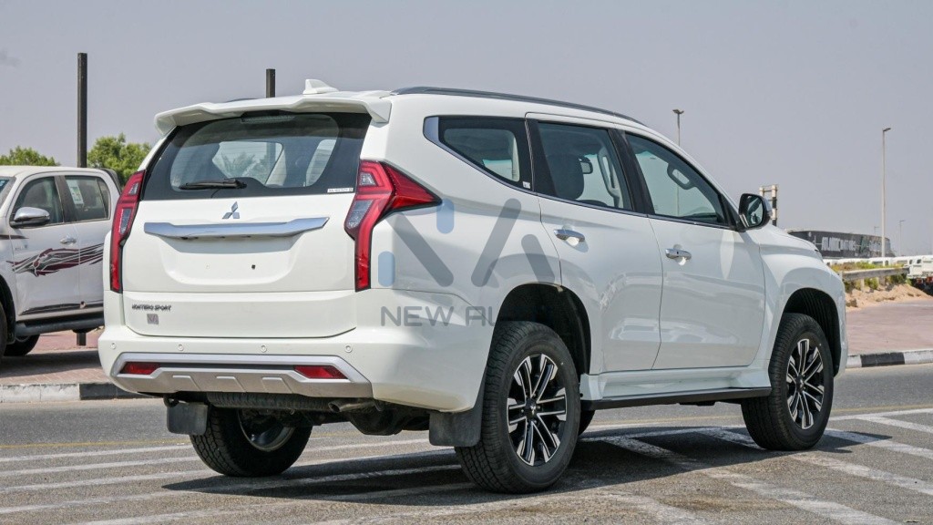 Mitsubishi Montero Sport MONTEROSPORT GLS White Black 2023 04 1024x576