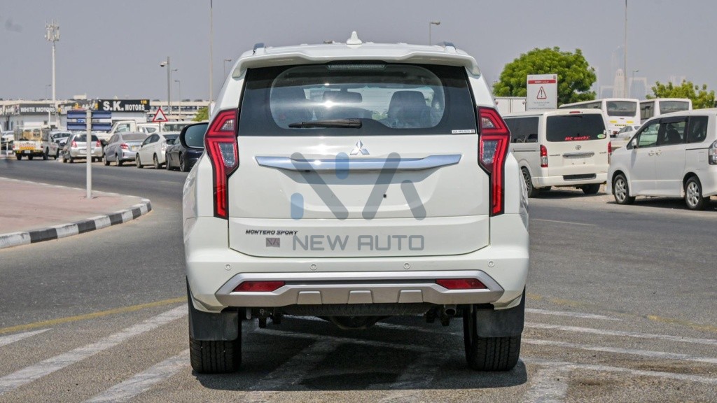 Mitsubishi Montero Sport MONTEROSPORT GLS White Black 2023 05 1024x576