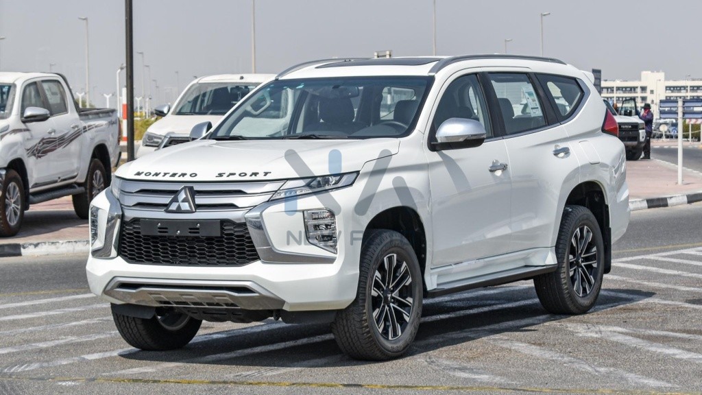 Mitsubishi Montero Sport MONTEROSPORT GLX White Black 2023 03 1024x576