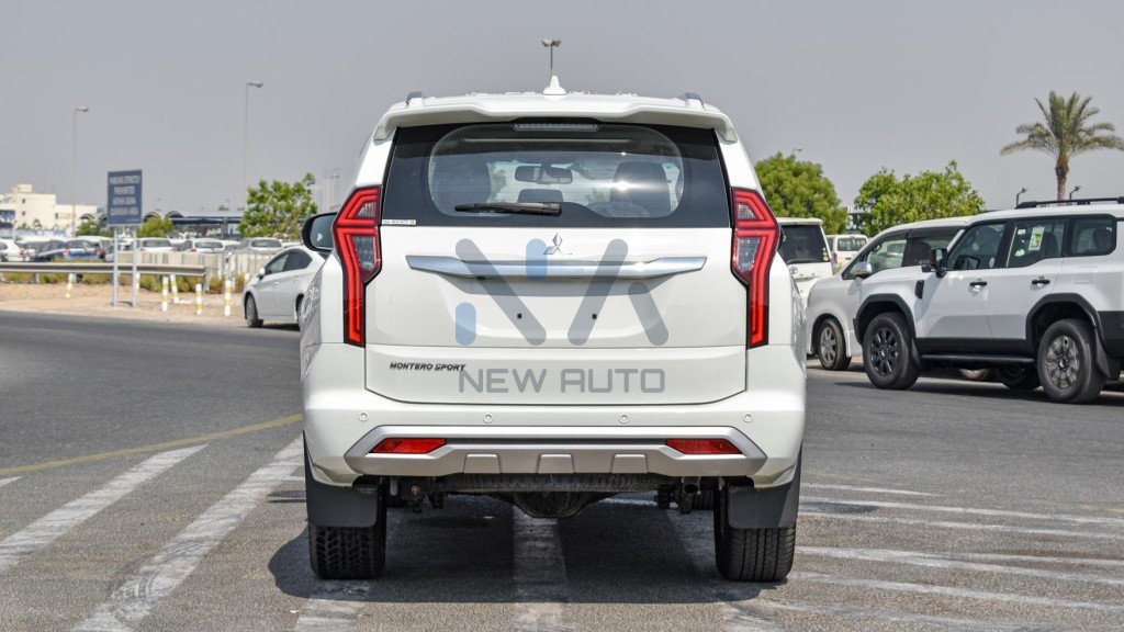 Mitsubishi Montero Sport MONTEROSPORT GLX White Black 2023 05 1024x576