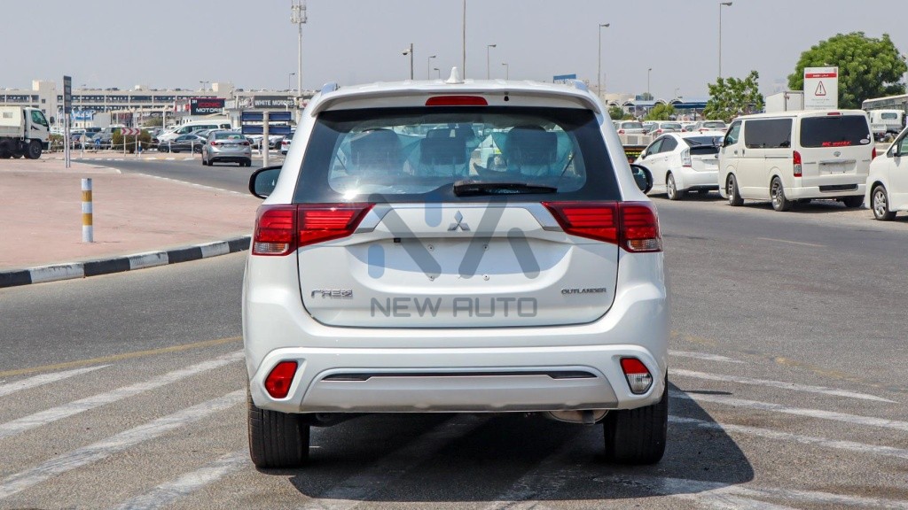 Mitsubishi Outlander Enjoy OUTLANDERENJOY 7S White Black 2022 05 1024x576