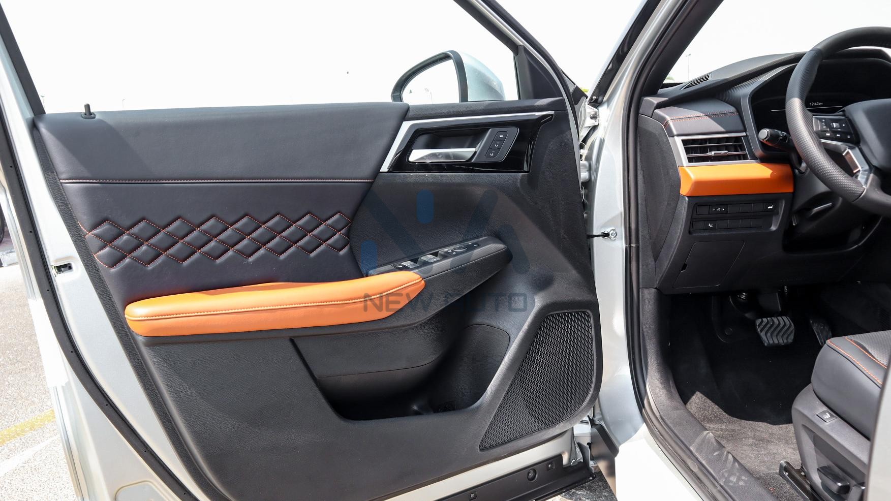 Mitsubishi Outlander P-Line 2025 (OUTLANDER-PL‎-25)