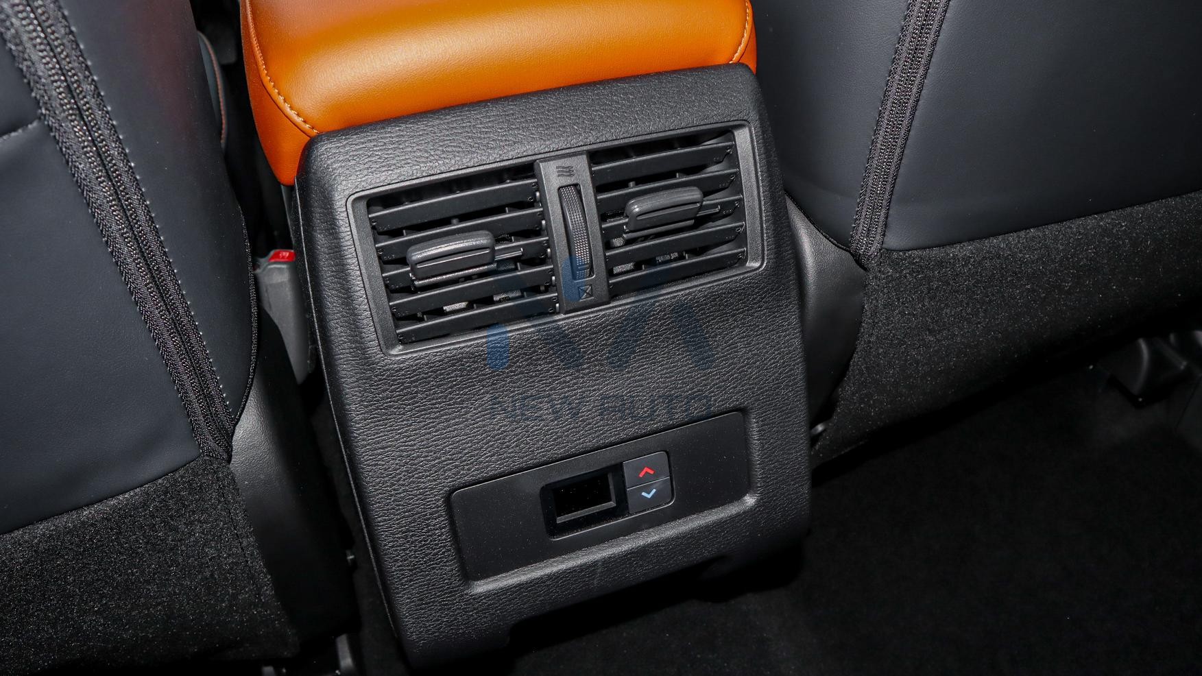 Mitsubishi Outlander P-Line 2025 (OUTLANDER-PL‎-25)