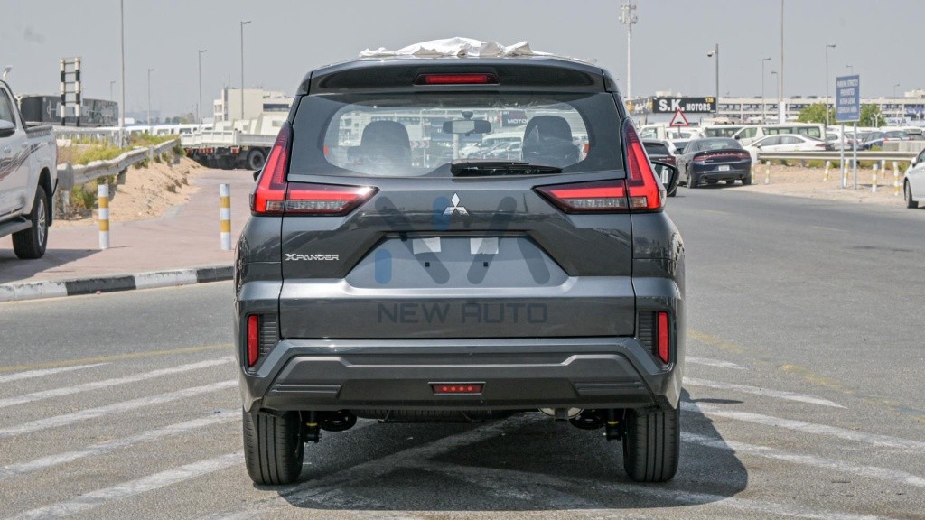 Mitsubishi Xpander Cross Mid Line XPANDER ML 25 Grey Black 2025 05 1 1024x576