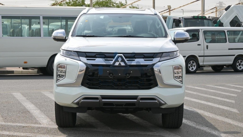 Mitsubishi Montero Sport MONTEROSPORT GLS PREM 25 White Black 2025 02 1024x576