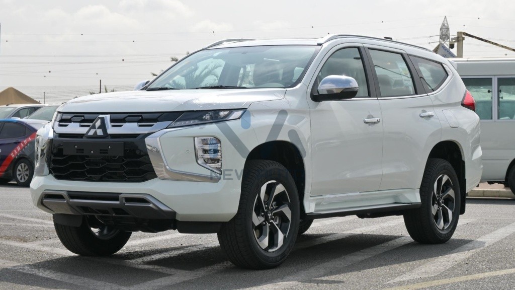 Mitsubishi Montero Sport MONTEROSPORT GLS PREM 25 White Black 2025 03 1024x576