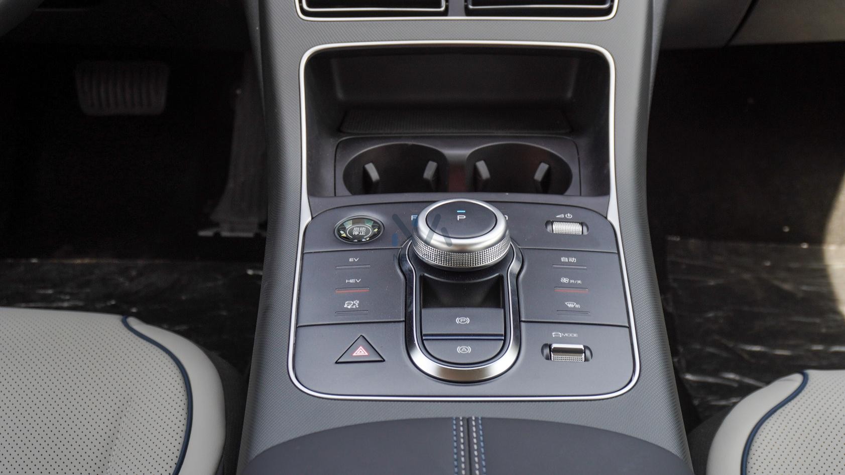 BYD Destroyer 05(N-BYD-LUX-H-E-25) White-Black 2025