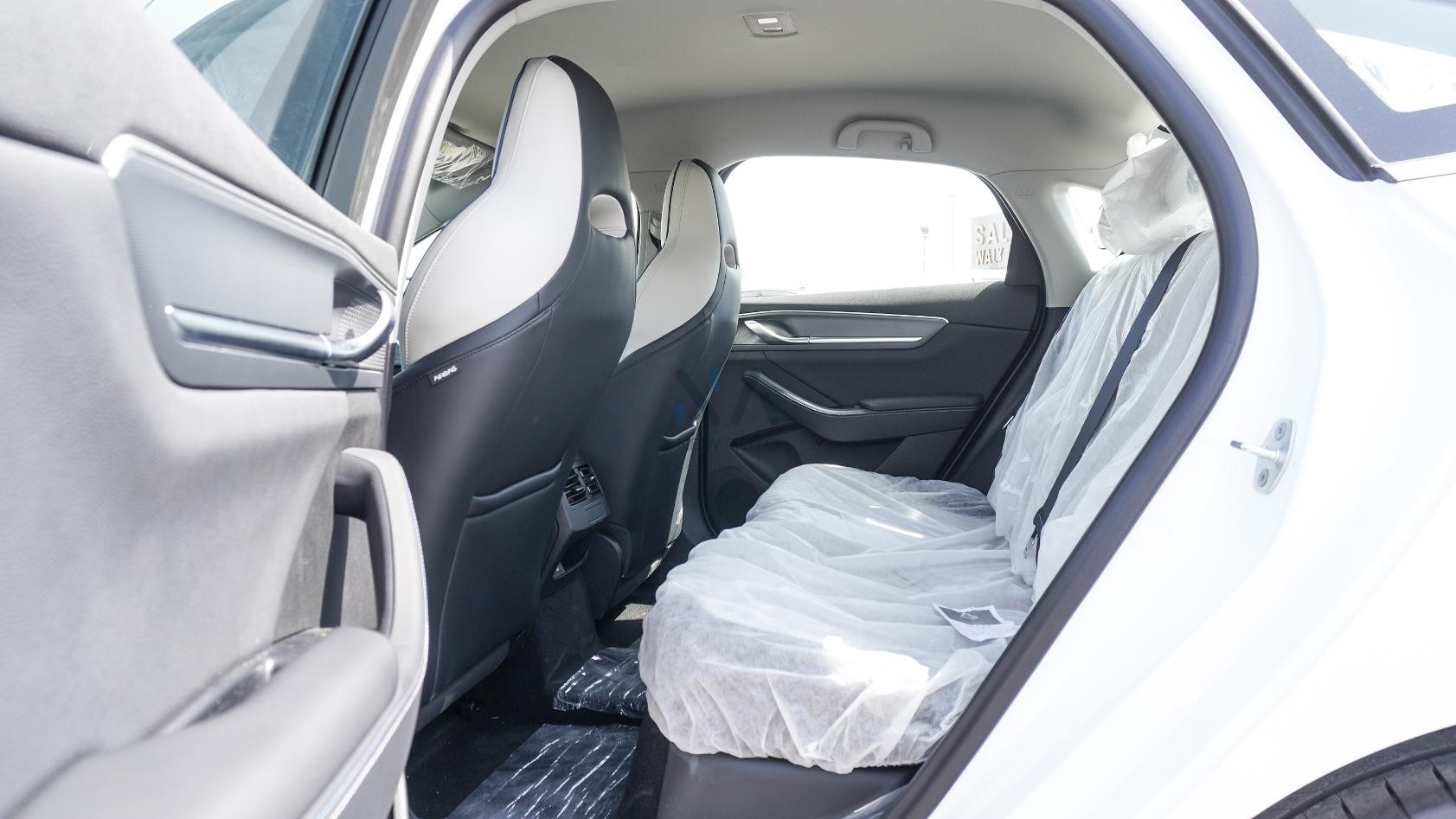 BYD Destroyer 05(N-BYD-LUX-H-E-25) White-Black 2025