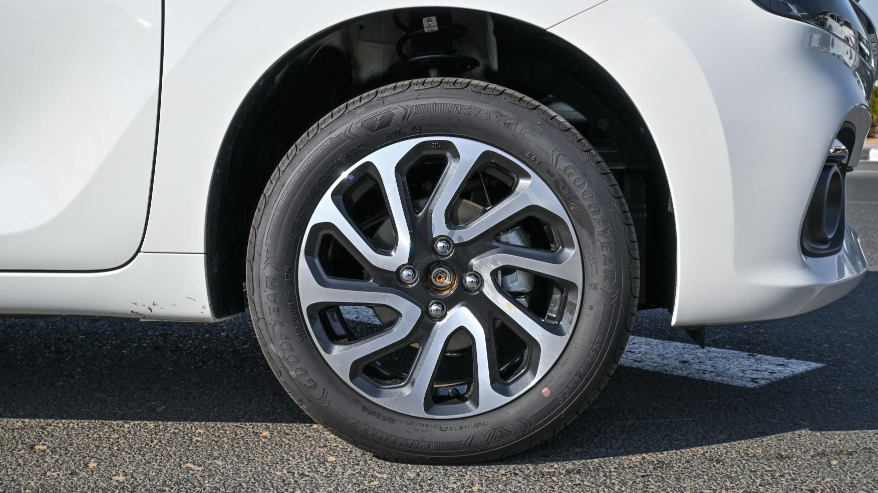 Baleno GLX (N-BAL15-P-25-GLX-2 ) White – Black 2025