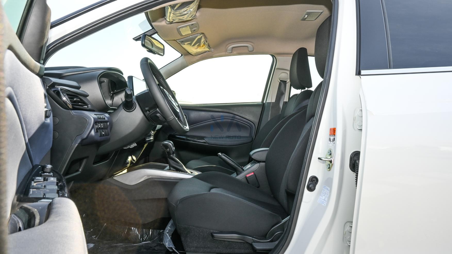 Baleno GLX (N-BAL15-P-25-GLX-2 ) White – Black 2025