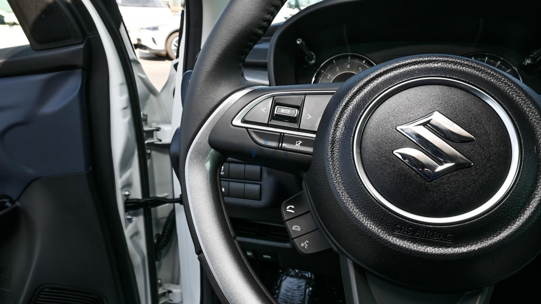 Baleno GLX (N-BAL15-P-25-GLX-2 ) White – Black 2025