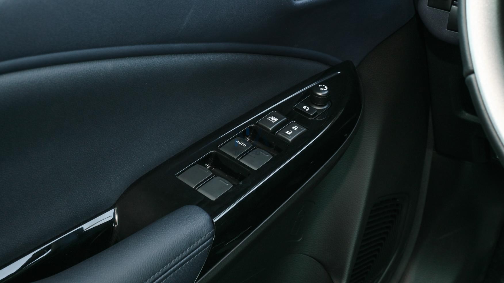 Baleno GLX (N-BAL15-P-25-GLX-2 ) White – Black 2025