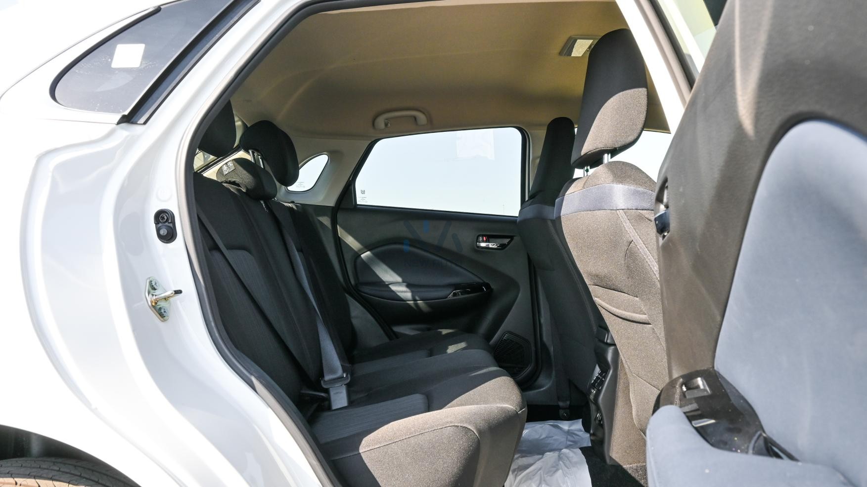 Baleno GLX (N-BAL15-P-25-GLX-2 ) White – Black 2025