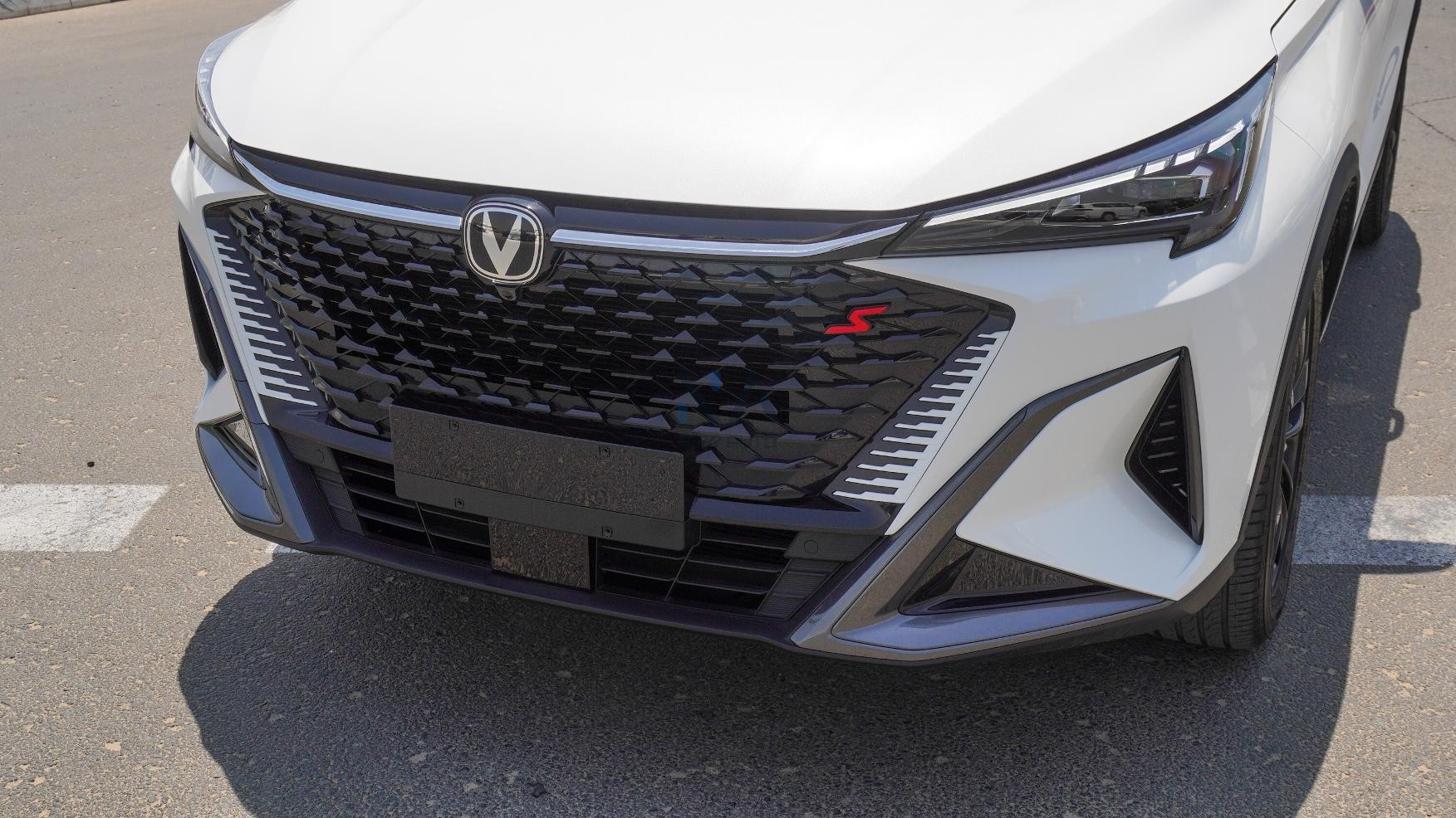 CHANGAN (N-X5-PLUS-24-1.5) White – Black & Red 2024