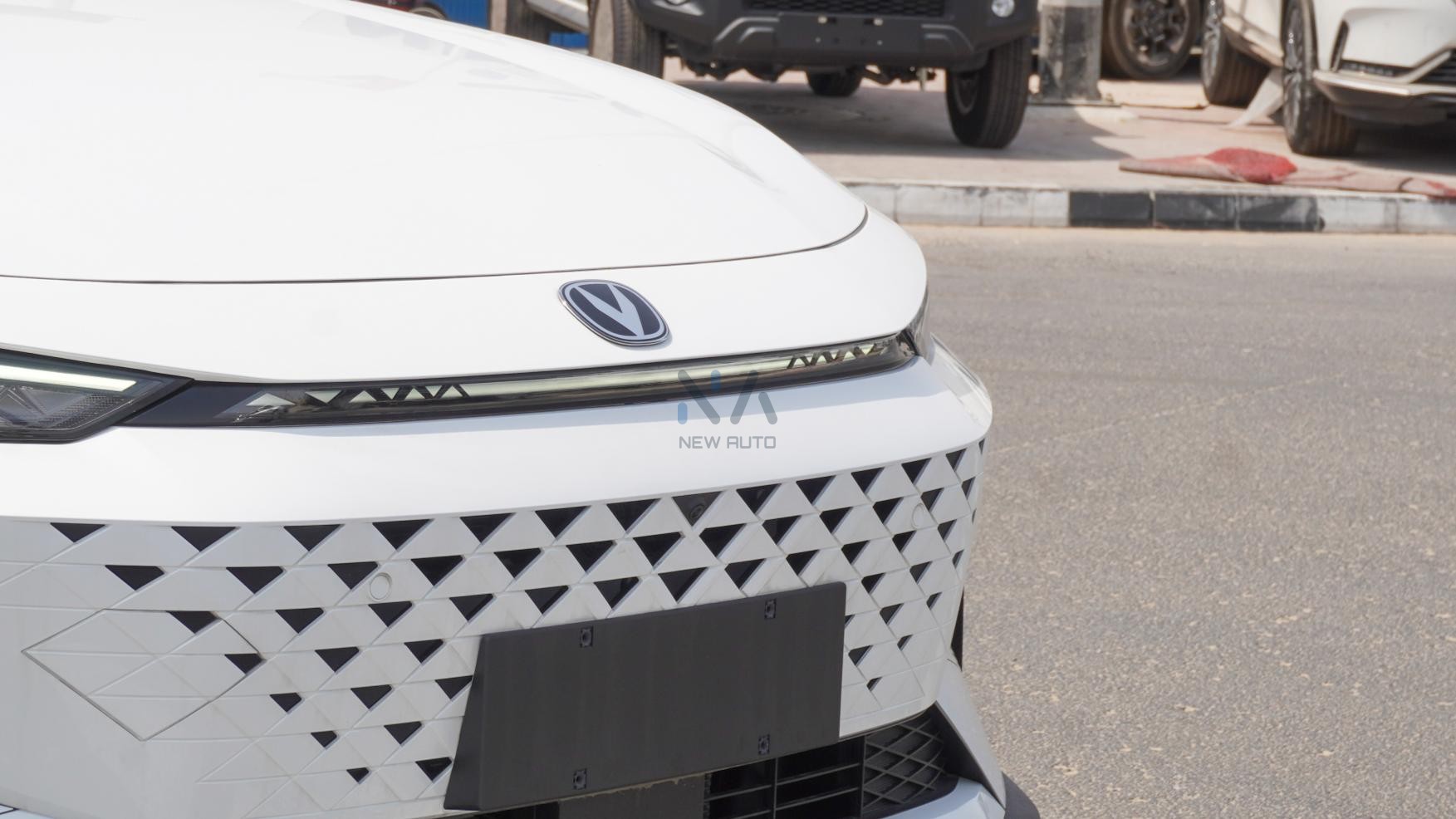 Changan Uni-V Smart Coo l(N-UNI-V-1.5-24 ) White-Black 2024